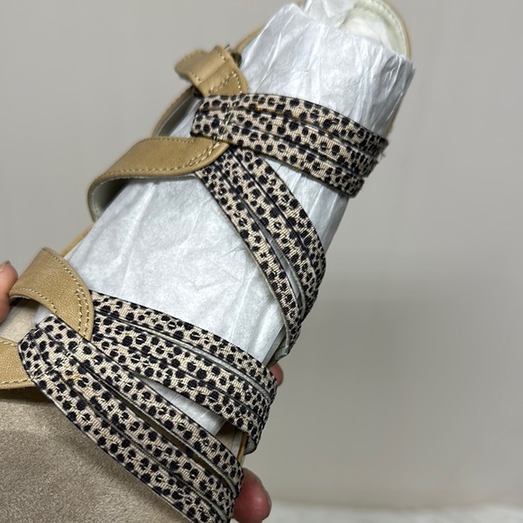 BareTraps Tan Sandals Stylish Comfort Strappy Design - Picture 14 of 16